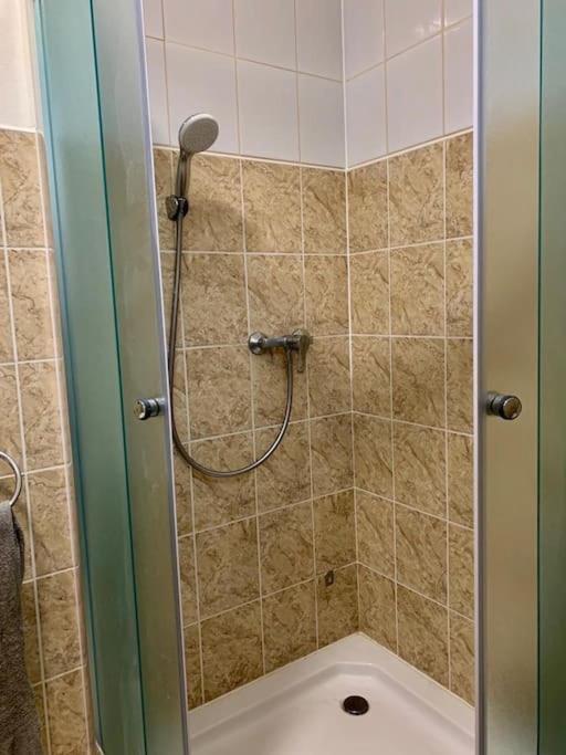 Cozy Apartment Near Hockey & Football Arena ブラチスラヴァ エクステリア 写真
